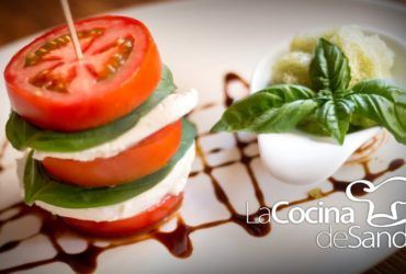 Ensalada Caprese con Espuma de Albahaca